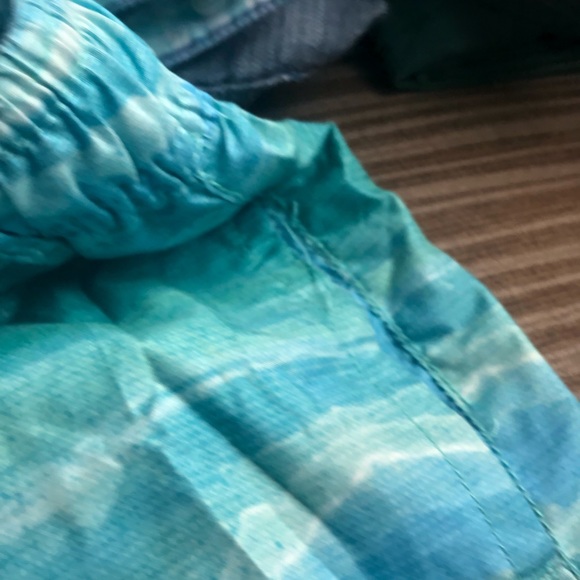 Boys swim shorts - Picture 2 of 3